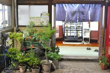 Modest entrance