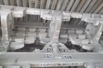 Intricate carving and plenty of labels
