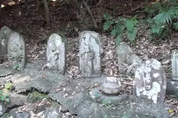More ancient, ancient stone carvings