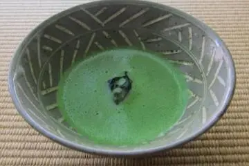 Cold green powdered tea 