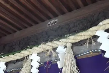 Intricate carving under the eaves of one of the worship halls
