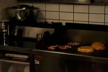 I love it when a burger comes together
