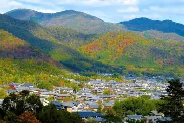 วิวจากยอดเขาที่อยู่หลังวัดนิซอน-อิน ( Nison-in) ในอะระชิยะมะ (Arashiyama) 