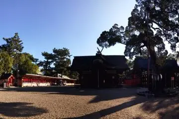 ไหว้พระแล้วเดินชมอย่างสงบ