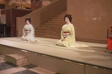 After the geisha finished the show