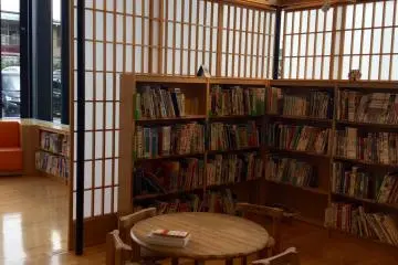Japanese elements include paper sliding dividers