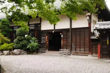 The entrance to the remains of the Edo Castle structures