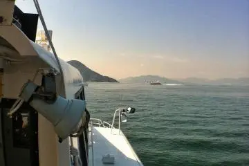 Kapal feri Super Jet ke Matsuyama melaju kencang