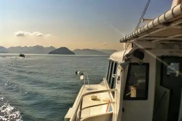 Pemandangan menyenangkan dari dek atas