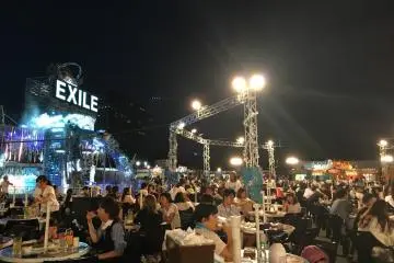 Izakaya Exile Park déborde de nourriture crée par les membres du groupe Exile 