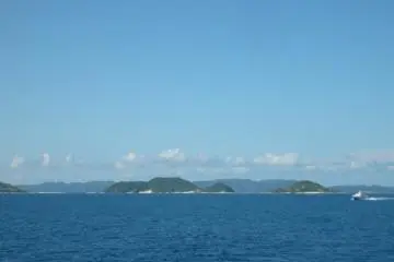 On approche de la chaîne des îles Kerama 