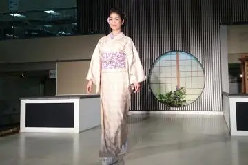 Soft colors like beige and purple bring out a feminine vibe