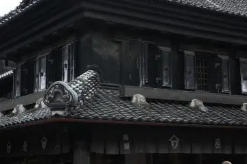 Restos del incendio en la calle Kurazukuri