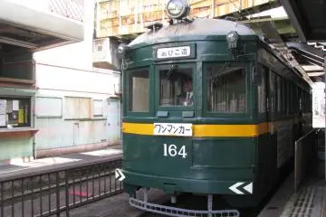 Old train that takes to Sumiyoshi Taisha
