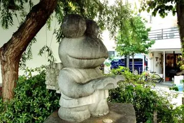 Frog statue (one of many I saw)