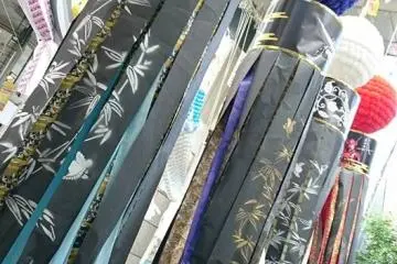 Kelompok samurai Sendai Bushotai bisa dilihat di ornamen ini