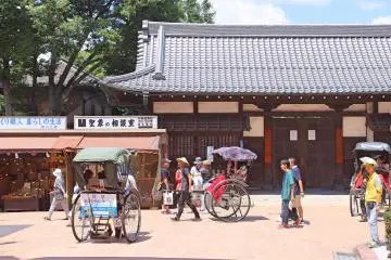 전통적인 마차는 유명 관광 명소이다