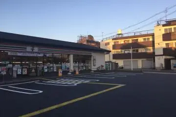 7-Eleven in front of my apartment