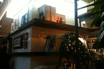 The mini-library @Shibuya City Lounge
