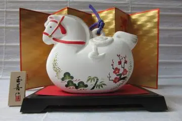 Uma (a horse) was year 2014. The animal symbol may be set on a platform and has a golden screen behind it.
