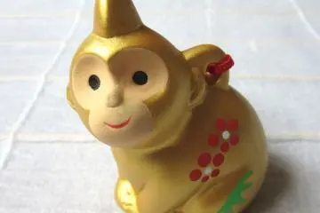 Saru (a monkey) is year 2016. I always display them at home hoping for good luck in a year!