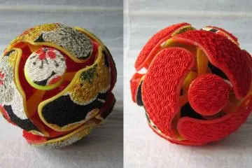 This ball transforms and is special for Kawagoe. If you throw it in your hand a few times it transforms into another color!