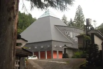 The front of the museum from the car park (Photo: KH)