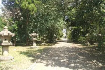 <p>ทางเดินไปหลุมฝังศพของมาเอดะ</p>