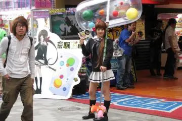 Inviting girl at Akihabara - osobimasho ka?