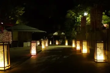 The lanterns at Hetsunomiya Shrine