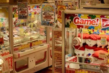 Uno de los muchos lugares para jugar videojuegos y juegos en máquinas.