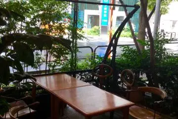 Tempat duduk yang ada di luar