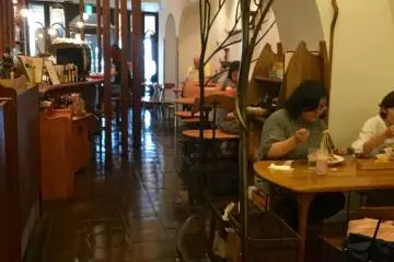 Interior yang unik dan bergaya tempo dulu