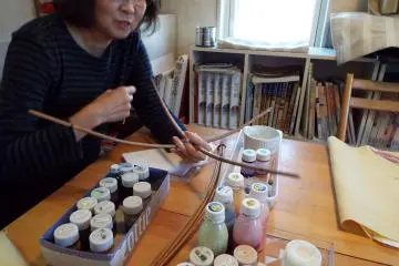 Mixing the colors and preparing the cloth frame