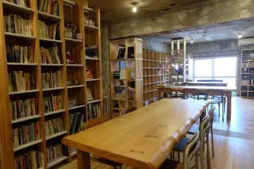 The atmosphere on the second floor