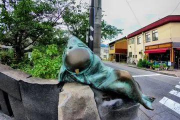 A famous character from the manga as a statue