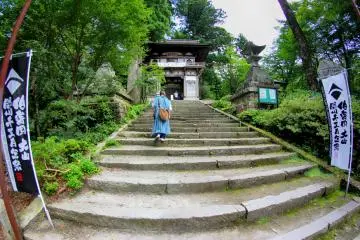 Leading the way to Daisen-ji temple