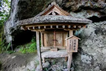This little shrine has various hair pieces enclosed inside