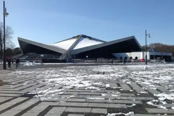 <p>The athlete cafe and Olympic memorial gallery are in this Gymnasium.</p>
