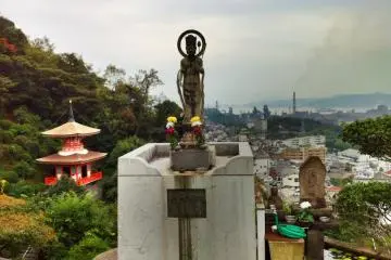 <p>The view is frankly shocking&mdash;such contrasts!</p>