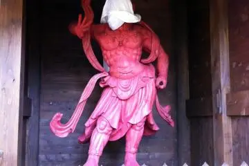 <p>Pourquoi ce gardien a le visage recouvert ? Je ne sais pas</p>
