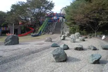 Straight slide and summer water park area (Photo: S. C. Kurokawa)
