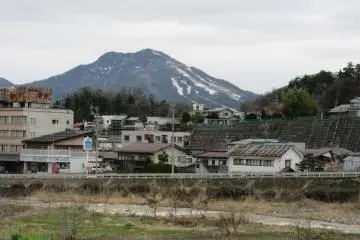 Yudanaka is surrounded by mountains 