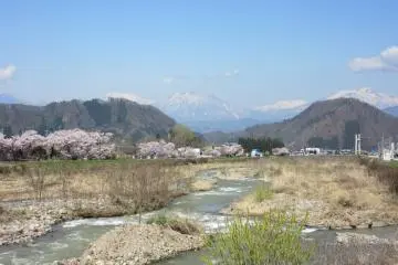 Bright spring day in Yudanaka onsen