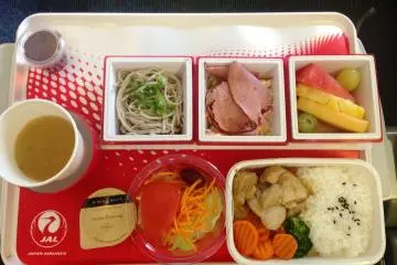 Economy Class Lunch service on JAL's Sydney to Tokyo Service