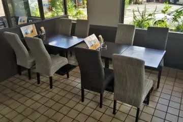 Tempat ini punya banyak tempat duduk