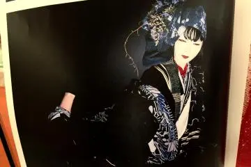 One of her rare photos on Zoom Japon