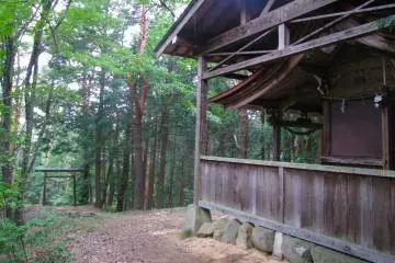 Hilltop shrine on the Higashiyama Walking Course