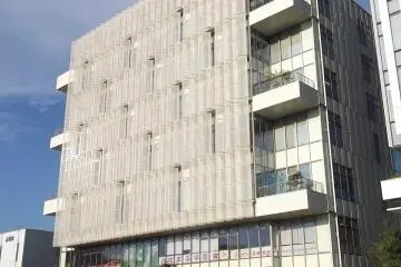 The museum is in this building