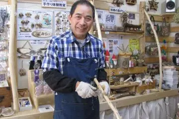 The master of wooden toys in Ito shows his work